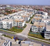 Predaj 3-izbový byt s terasou 20m2, parkovanie, Dunajská Lužná - Satelitný pohľad na 3-izbové byty na Orechovej ulici v Dunajskej Lužnej.