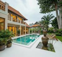 ŠTÝLOVÁ BOHO VILA S PRÉMIOVÝM DIZAJNOM – PATTAYA - Vila v Pattayi s bazénom, exotickou záhradou a priestrannou terasou na relaxáciu.