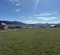 Stavebný pozemok KUNERAD, 670 m2 - Pohľad na Pozemky - bývanie v Stránskom na ulici Borie s výhľadom na hory.