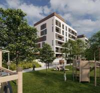 Veľkometrážny 4i s panoramatickým výhľadom na Tatry - Moderná architektúra s ihriskom pred 4-izbovým bytom na Suchoňovej ulici, Poprad.