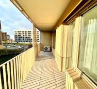 Bory:Na prenájom úplne nový, elegantný 2i byt/eng.text inside - Balkón 2-izbového bytu v Bratislave, Lamači na ulici Dominika s výhľadom na okolie.