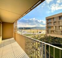 Bory:Na prenájom úplne nový, elegantný 2i byt/eng.text inside - Balkón s výhľadom na obytný komplex v Bratislave - Lamači na ulici Dominika, 2-izbový byt.