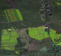 Dvorníky – Spoluvlastnícky podiel na lese a pozemku pri obci - Letecký pohľad na poľnohospodárske a lesné pozemky v okolí Dvorníkov-Včelár.