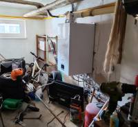 Na predaj 3-podlažný rodinný dom  v blízkosti centra Myjavy  - Kôlňa v rodinnom dome obsahuje bicykel, náradie, kotol a rôzny športový výstroj.