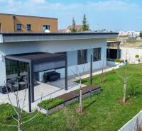 4-izbový nízkoenergický dom s pozemkom 600m2 | Alžbetin Dvor - Rodinný dom na Ďuríčkovej ulici v Miloslavove s terasou a záhradou.