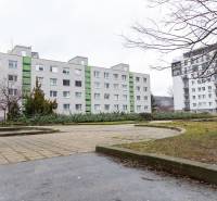 Predaj 4 izbový byt v TOP lokalite Ondavská ulica  BA II Ružinov- Nivy - Bytový dom na Ondavskej ulici, Bratislava - Nivy, blízko upraveného parku.