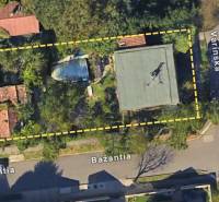 Exkluzívny stavebný pozemok Ružinov - Prievoz 760 m²   - Letecký pohľad na Rodinný dom na Varínskej ulici v Bratislave - Ružinov.