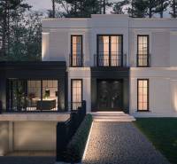 ATRAKTÍVNA MODERNÁ 5 IZB.ROZOSTAVANÁ VILA na KOLIBE - Rodinný dom na Sudovej ulici v Bratislave - Kramároch, s osvetleným vchodom a stromami.