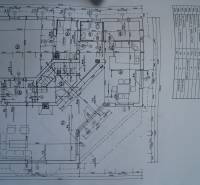 ,,,EXKLUZÍVNE,,,PREDAJ PRIESTRANNÉHO 5 IZB.RD V PEZINKU / LIMBACH - Pôdorys rodinného domu ukazuje rozloženie izieb a stavebné rozmery.