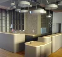 PRENÁJOM NEB.PRIESTORU V POLYFUNKČNOM DOME V CENTRE PEZINKA - Priestor so stolom a pohovkami na ulici Moyzesova vhodný pre obchodné priestory.