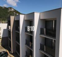Posledný voľný APARTMÁN na kľúč - Rajecké Teplice - Bytový komplex na ulici M. R. Štefánika v Rajeckých Tepliciach, obklopený prírodou.