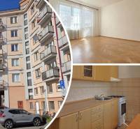 Predaj - 3 izbový byt,  69 m2, balkón,  ul.ČSA, KE - Staré Mesto - Bytový komplex na ČSA v Košiciach s výhľadom na 3-izbový byt. Podlaha s dreveným dekorom.
