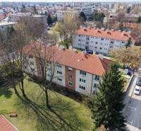 EXKLUZIVNE - nadštandardný 3i byt, Vajanského 27, Piešťany - Letecký pohľad na okolie Vajanského ulice v Piešťanoch s výhľadom na 3-izbový byt.