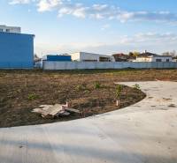 I Na predaj komerčný stavebný pozemok – Kráľová nad Váhom - Exteriér v Kráľovej nad Váhom s komerčnými pozemkami pripravenými na vybudovanie.