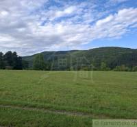 Veľký pozemok v srdci prírody pri Hornom Tisovníku - Zeleň a kopce v oblasti Horného Tisovníka ponúkajú možnosť pre pozemky - bývanie.