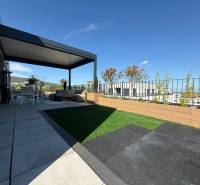 NUERA︱Penthouse s terasou s krásnymi výhľadmi v Dúbravke - Terasa 4-izbového bytu na Agátovej ulici v Bratislave - Dúbravke s výhľadom.