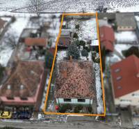 Na predaj zrekonštr.4-izb. rodinný dom, Čečínska Potôň - Rodinný dom na Čečínskej Potôni v Orechovej Potôni, súčasťou je zasnežená záhrada so zeleňou.