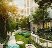 BIANCANA PHUKET - Exteriér výstavby bytov v Phukete s detským ihriskom obklopeným zeleňou.