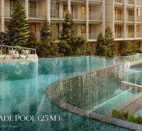 BIANCANA PHUKET - Bazén s kaskádami pri výstavbe bytov v Phukete s ležadlami a zeleňou.