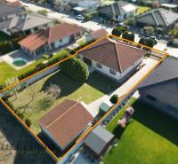 Na predaj 4-izb. rodinný dom s garážou, Kútniky - Rodinný dom v Kútnikoch so záhradou a parkovaním, ohraničený plotom.