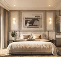 1 SPÁLŇOVÝ APARTMÁN BIANCANA PHUKET - Spálňa v 2-izbovom byte s podlahou s dreveným dekorom a obrazom koňa.