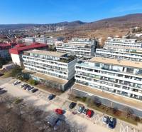 PRI VINOHRADOCH, 3-i byt s veľkými loggiami, 113 m2, RAČANY BIANCO - Bytové domy na ulici Pri vinohradoch v Bratislave - Rači obklopené zeleňou a kopcami.