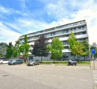 PRI VINOHRADOCH, 3-i byt s veľkými loggiami, 113 m2, RAČANY BIANCO - Bytový komplex so zeleňou na ulici Pri vinohradoch v Bratislave - Rači.