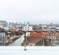 I Exkluzívny penthouse s terasou v absolútnom centre mesta - Pohľad na strechy a panorámu Bratislavy z Námestia 1.mája, Staré Mesto.