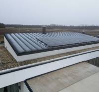 I PREDAJ moderná vila s bazénom a veľkým pozemkom - Strecha vily na Nagy Lajos király ulici v Mosonmagyaróvár so solárnymi panelmi.