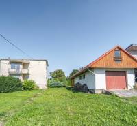 I Na predaj dvojposchodový 5i rodinný dom pri Žiline - Rodinný dom na M. Chmeliara v Lietavskej Lúčke so záhradou a garážou.