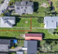 I Na predaj dvojposchodový 5i rodinný dom pri Žiline - Letecký pohľad na pozemok pri rodinnom dome na ulici M. Chmeliara v Lietavskej Lúčke.