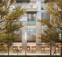 , 3-izbový byt s predzáhradkou, Brenner – Residence, Ružinov. - Exteriér na Mlynských nivách v Bratislave-Ružinove s obchodmi a drevinami pred budovou.