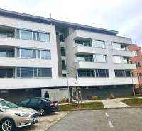 2-izb. byt Bystrická, Devínska Nová Ves, parking, pivnica - Bytový dom na Bystrickej ulici v Bratislave, Devínskej Novej Vsi s parkoviskom.