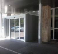 Kancelárie, Drieňová ul., Ružinov 25 m2 - Vchod do kancelárie na Drieňovej ulici v Bratislave - Ružinove.