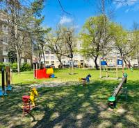 (81 m²) ŠTÝLOVÝ 3i BYT NA SEVERE - Detské ihrisko na Obrancov mieru v Košiciach - mestská časť Sever, 3-izbový byt.