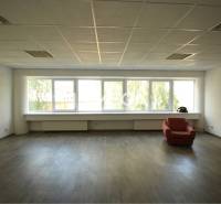 NA PRENÁJOM kancelária na námestí v 