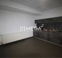 NA PRENÁJOM kancelária na námestí v 