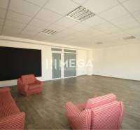 NA PRENÁJOM kancelária na námestí v 