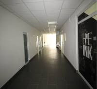 NA PRENÁJOM kancelária na námestí v 