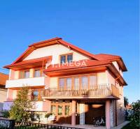 SKVELÁ CENA - výnimočný  rodinný dom, Kamenica nad Cirochou - Trojetážny rodinný dom v Kamenici nad Cirochou so záhradou a drevenými doplnkami.