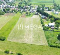 EXKLUZÍVNE NA PREDAJ: Rozsiahly pozemok, Ondavské Matiašovce - Letecký pohľad na pozemky v Ondavských Matiašovciach vhodné na bývanie obklopené zeleňou.