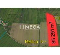 NA PREDAJ: Investičný pozemok 85 291 m² – Rešica, Košice-okolie - Letecký pohľad na pozemok v Rešici, Zvláštne nehnuteľnosti, oblasť s viditeľnými parcelami.