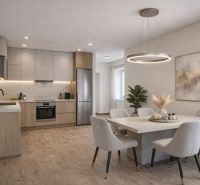 PREDAJ: Rodinný dom po rekonštrukcii /700 m2 pozemok/ Zemianska Olča - Kuchyňa s jedálňou v Rodinnom dome, podlaha s dreveným dekorom, elegantné zariadenie.