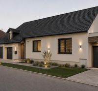 NOVÁ CENA - 5-izbový rodinný dom, dve garáže a krásny pozemok Špačince - Rodinný dom v Špačinciach na Špačinskej ulici s dvomi garážovými bránami.