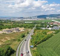 NA PREDAJ pozemky na výstavbu bytoviek Nitra - Pozemky na bývanie v Nitre - Klokočine, obklopené zeleňou a prístupovou cestou.