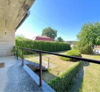 A-W REAL | POSCHODOVÝ DVOJDOM S GARÁŽOU NA PREDAJ V OBCI BÚČ - Rodinný dom na Hlavnej ulici v Búči s terasou a záhradou.