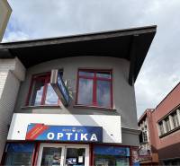 Prenájom nebytového priestoru na podnikateľské účely v CENTRE Dunajske - Budova na Korze Bélu Bartóka v Dunajskej Strede so známym optikom.