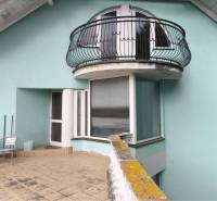 EXKLUZÍVNE LEN U NÁS! - Veľký rodinný dom - Dunajská Streda - Rodinný dom v Dunajskej Strede na ulici Pókatelek s priestrannou terasou a balkónom.