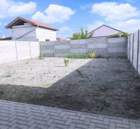 Predané - 4izbový rodinný dom (dvojdom) v obci Horná Potôň! - Stavebný pozemok pri rodinnom dome v Hornej Potôni so spevnenou prístupovou cestou.