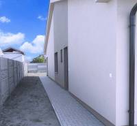 Predané - 4izbový rodinný dom (dvojdom) v obci Horná Potôň! - Bočný pohľad na rodinný dom v Hornej Potôni so spevnenou cestou a plotom.